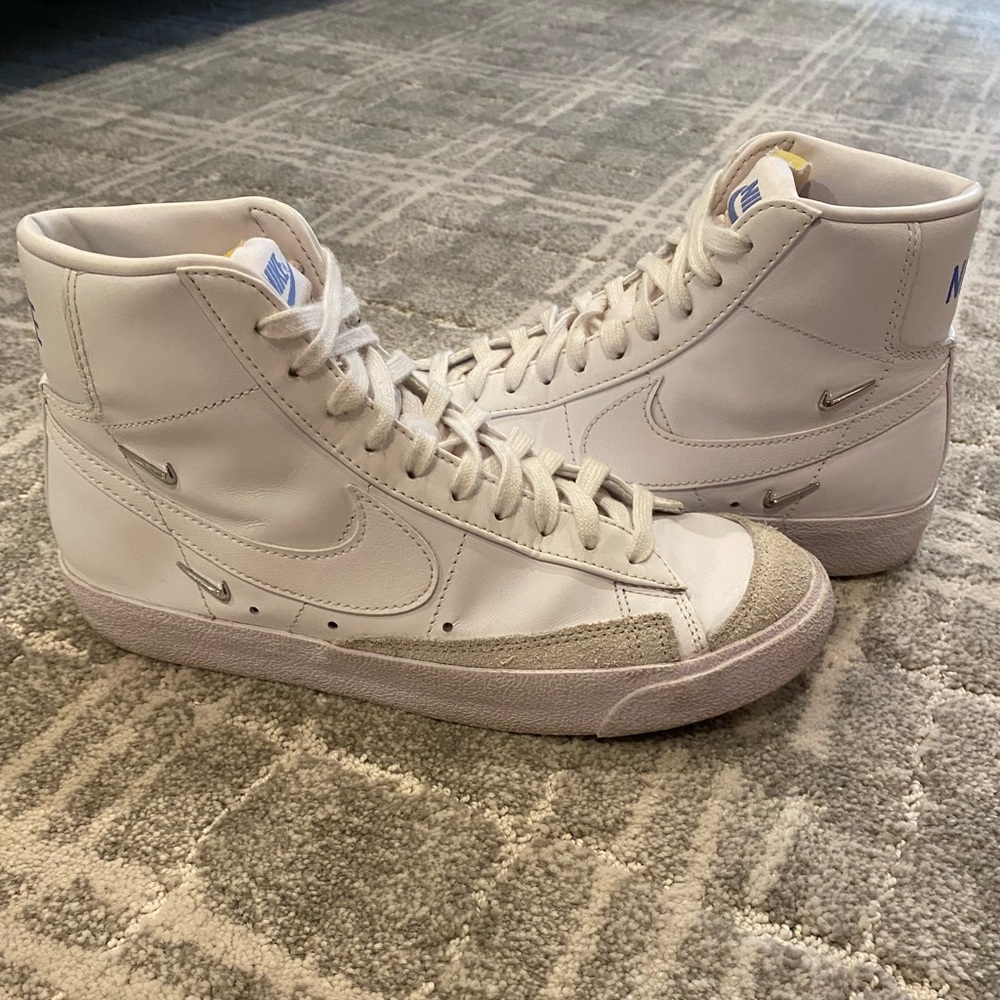 Authentic Nike women’s blazer mid ‘77